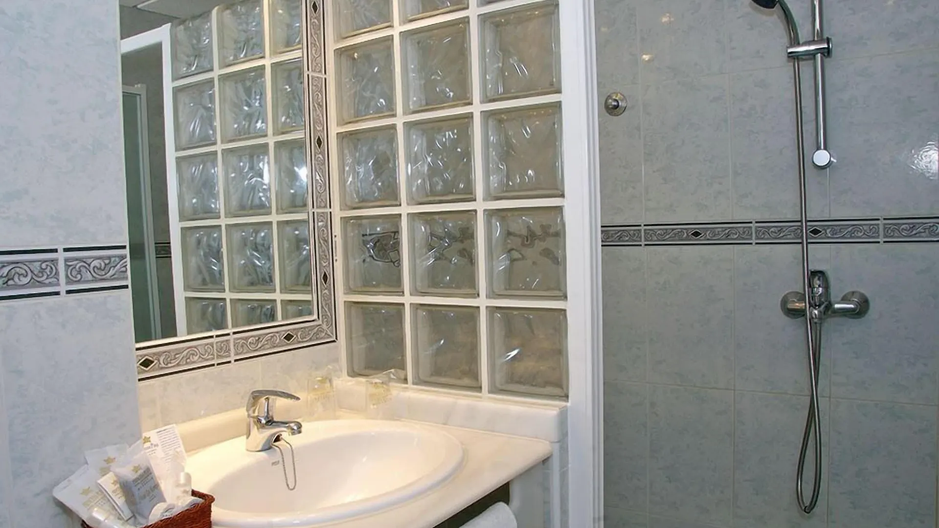 **** Apart Otel Ona Princesa Playa Marbella İspanya